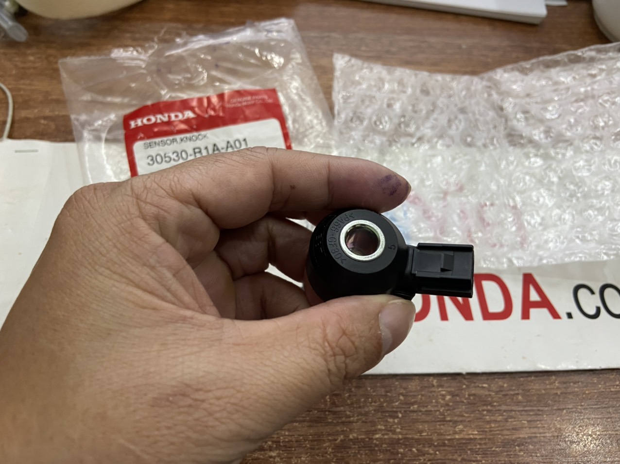 Cảm biến tiếng gõ kích nổ động cơ xe Honda BRIO